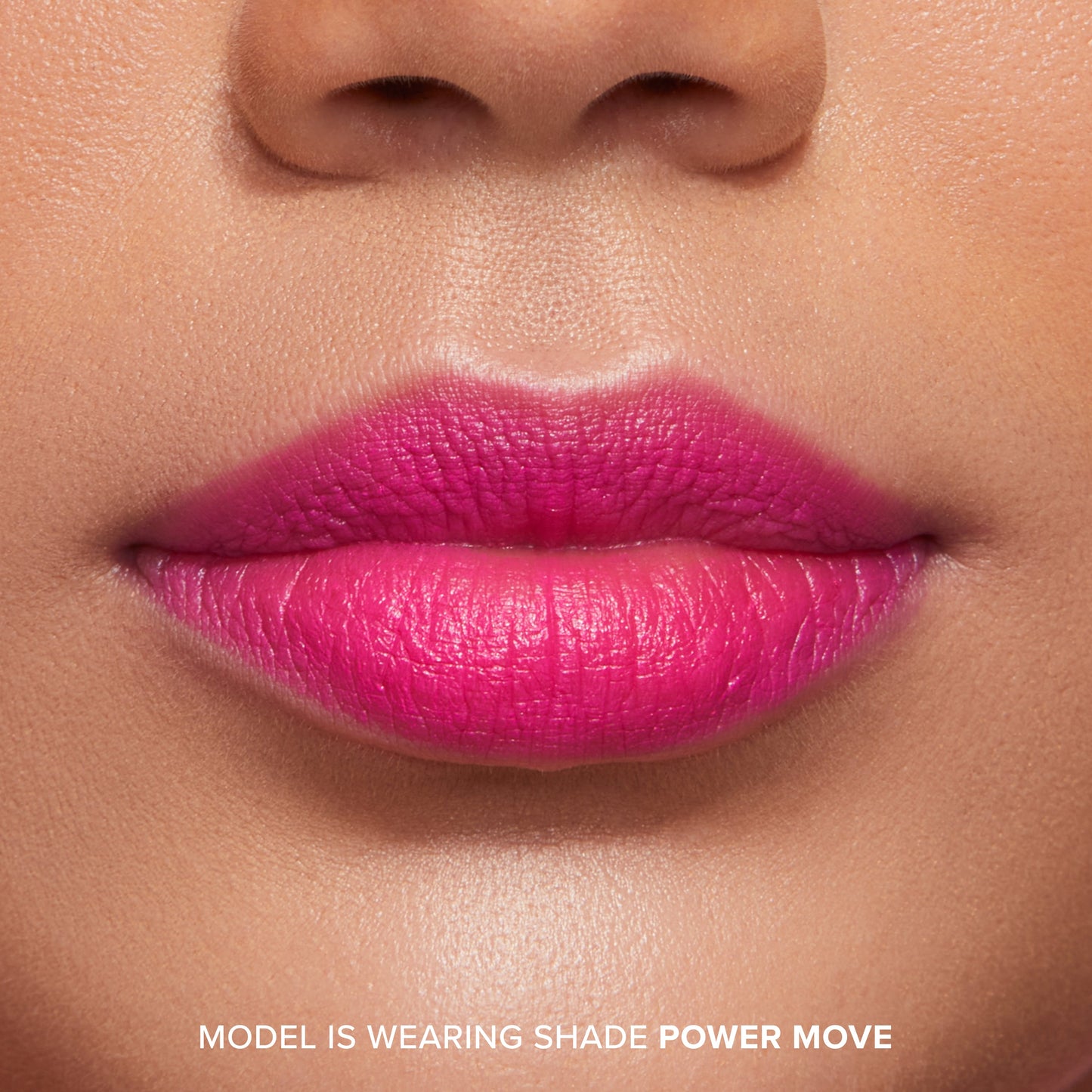 LÁPIZ LABIAL LIGERO DE ALTA PIGMENTACIÓN - POWER MOVE
