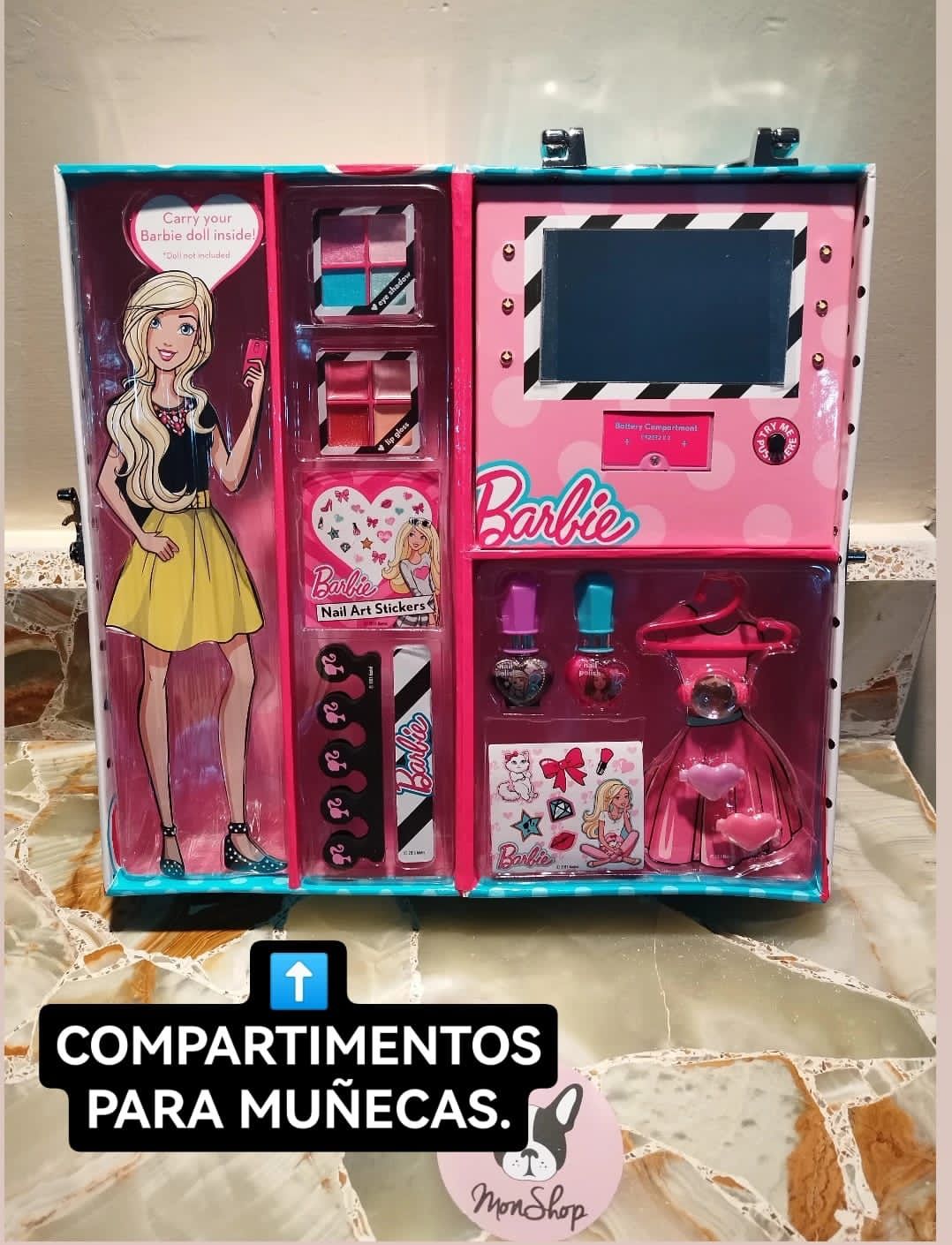 BARBIE / Estuche de belleza con maquillaje y accesorios.