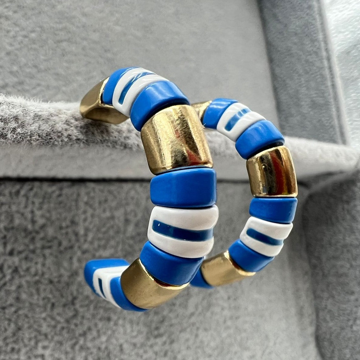 ARRACADAS AZULES CON BLANCO - SPECCI