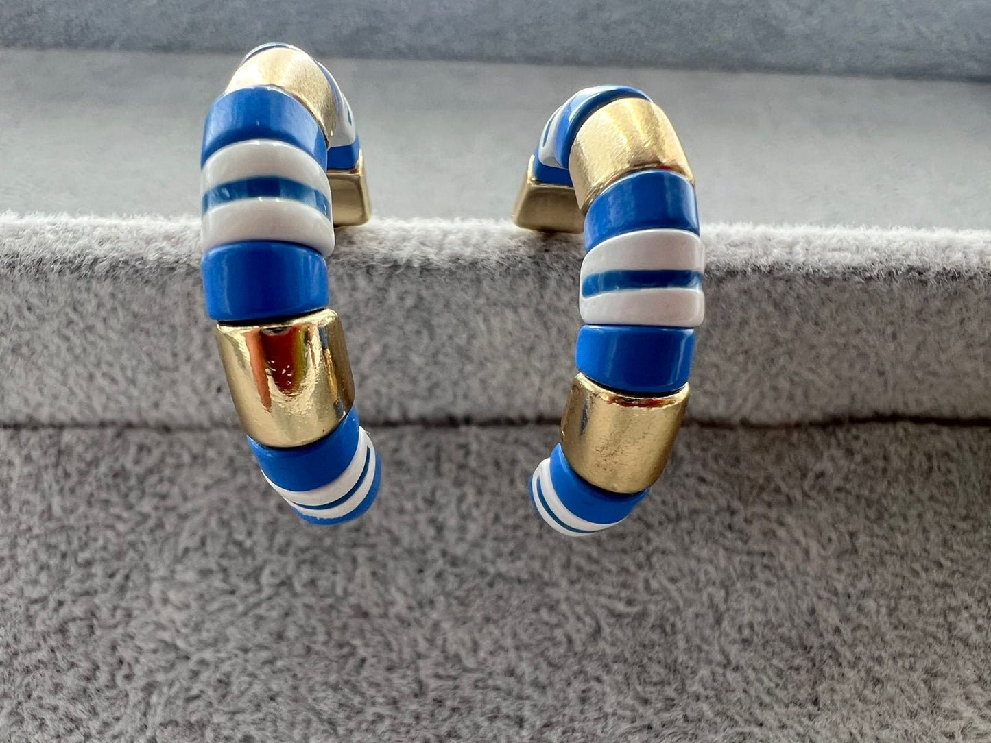 ARRACADAS AZULES CON BLANCO - SPECCI