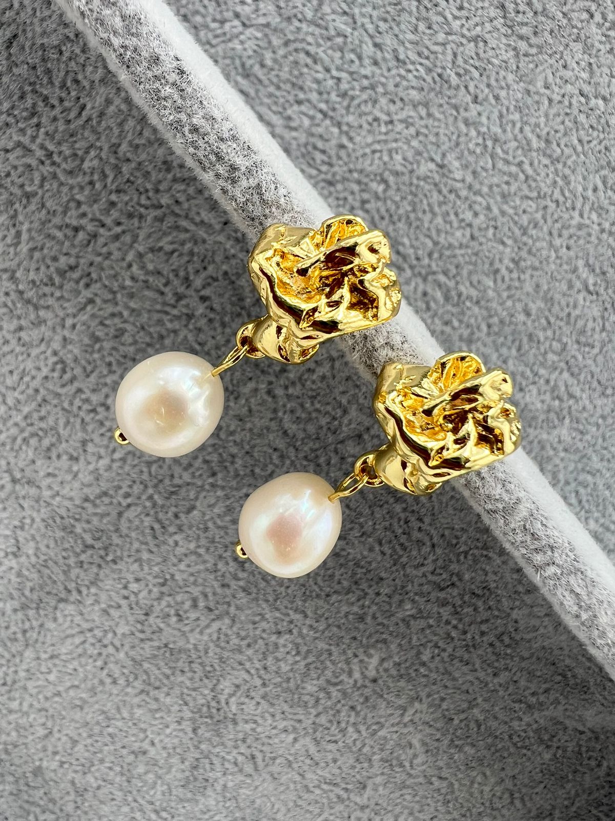 PENDIENTES DORADO CON PERLAS - SPECCI