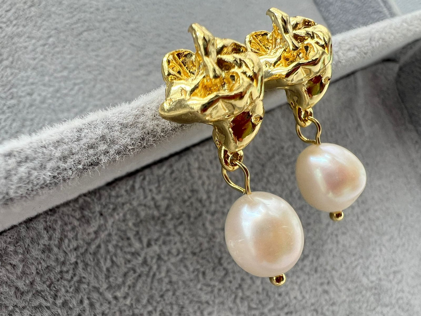 PENDIENTES DORADO CON PERLAS - SPECCI